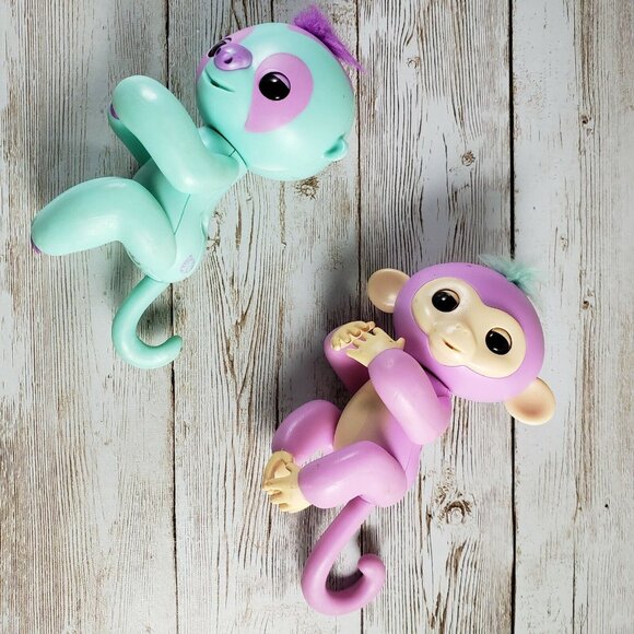 WowWee Fingerlings Interactive Clara Sloth & Savannah Monkey - Picture 1 of 9